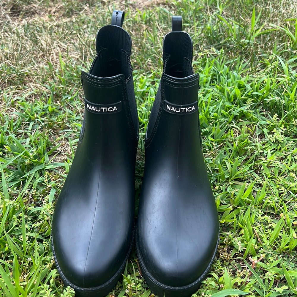 BARELY WORN Nautica Rain Boots